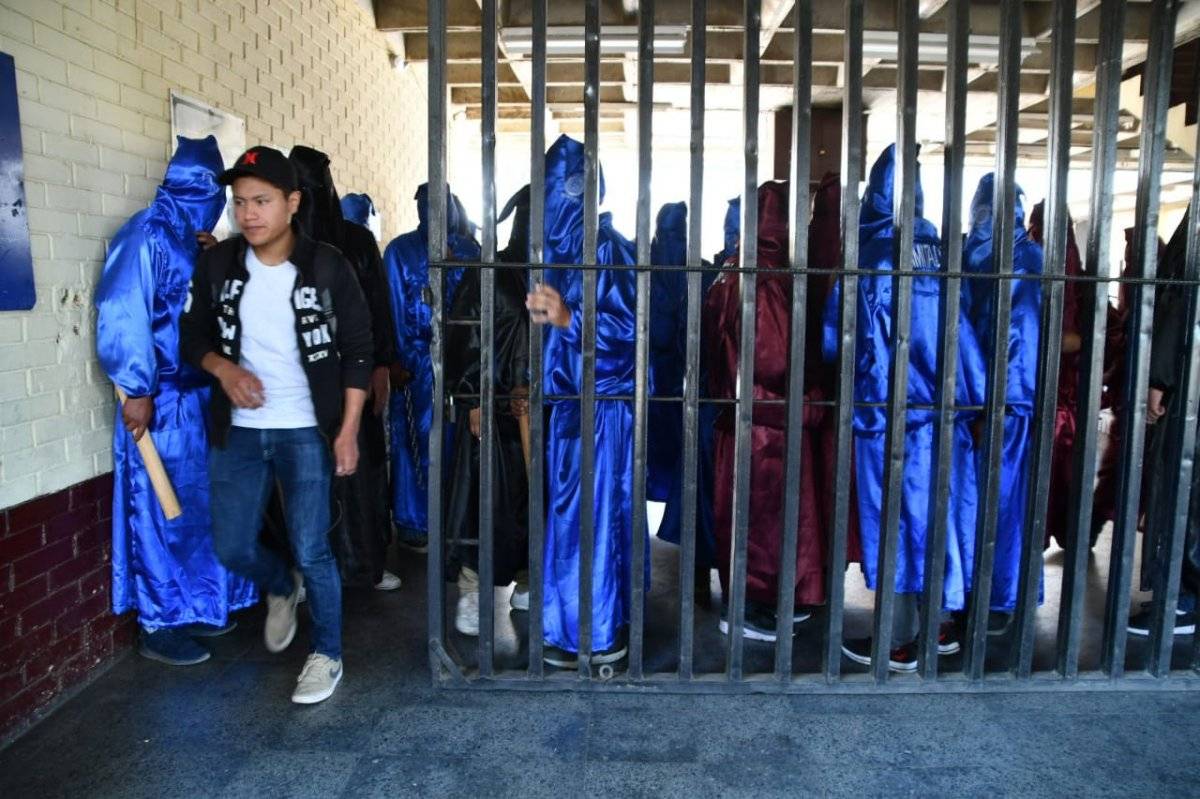 Encapuchados hacen cobros ilegales en el CUNOC