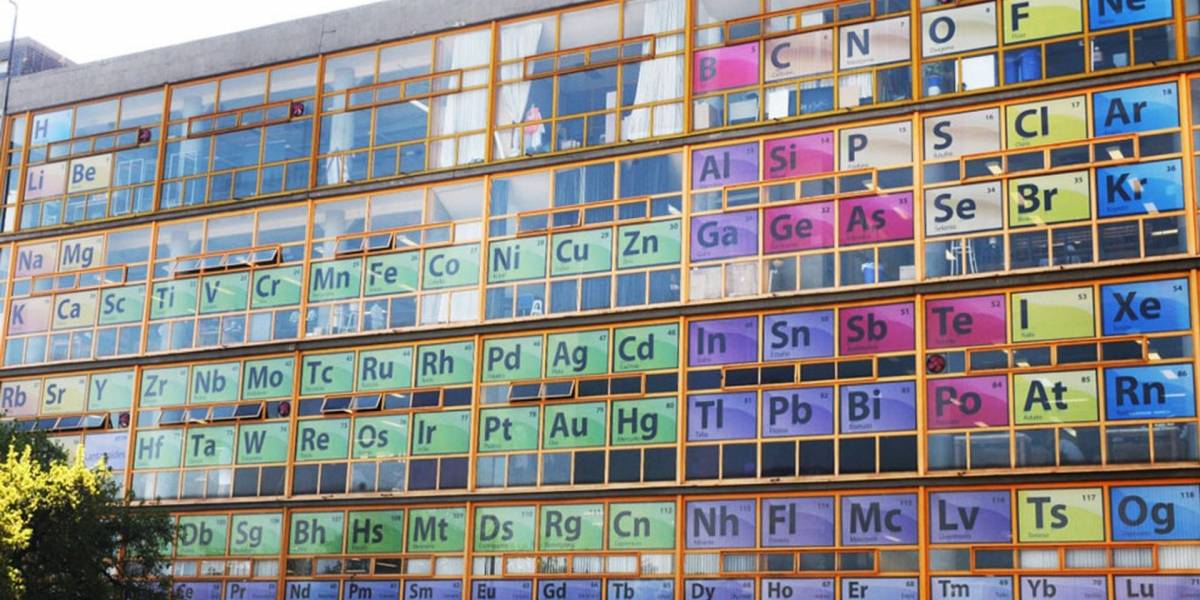 Crean gigantesca Tabla Periódica en edificio de la UNAM en México