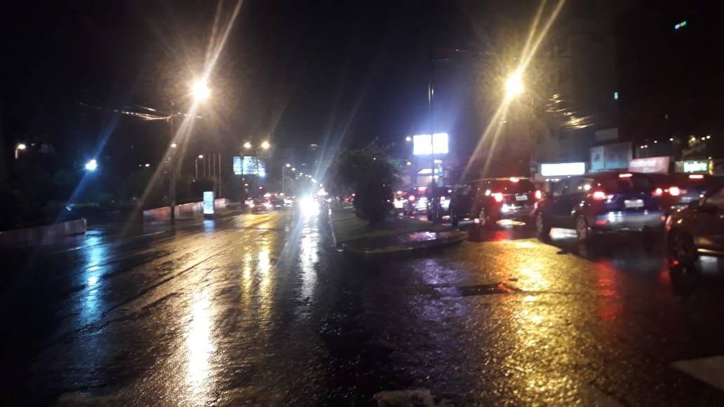 https://www.metroecuador.com.ec/ec/noticias/2019/02/28/fuertes-lluvias-se-registran-quito.html