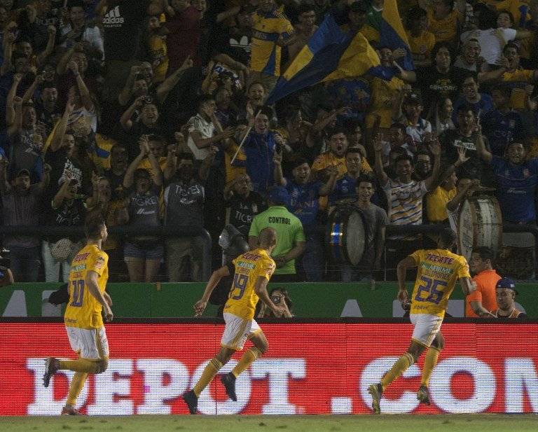 Argentino pizarro marca un gol similar al "maradoniano" de México 86