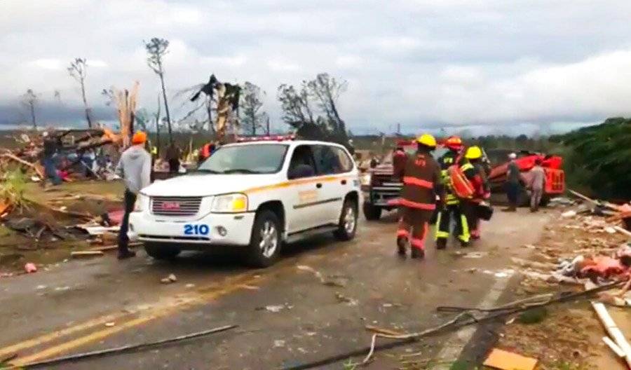 Tornado en Alabama deja varios muertos