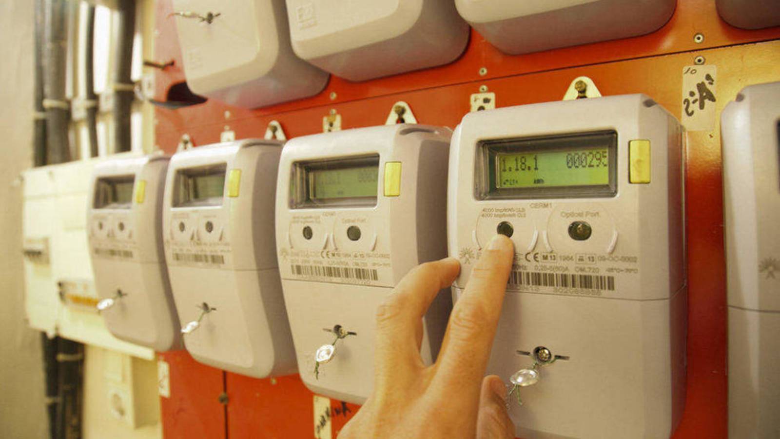 Ministro de Energía afirma que las tarifas eléctricas se congelarán este y el próximo año Ministro de Energía afirma que las tarifas eléctricas se congelarán este y el próximo año