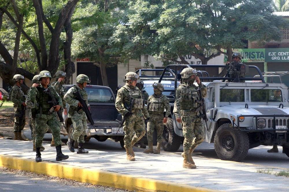 Soldados vigilan calles de Acapulco