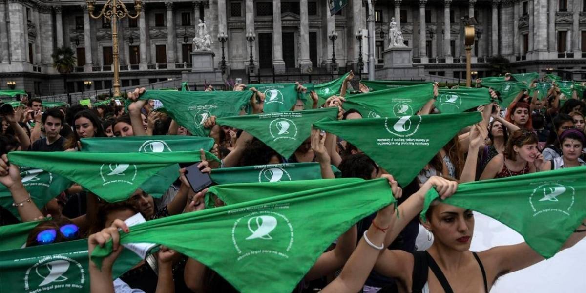 ¿Qué simboliza el pañuelo verde que hizo enloquecer a una senadora en México?