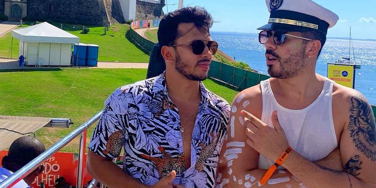 Carlinhos Maia diz que joga celular do noivo na parede por ciúmes