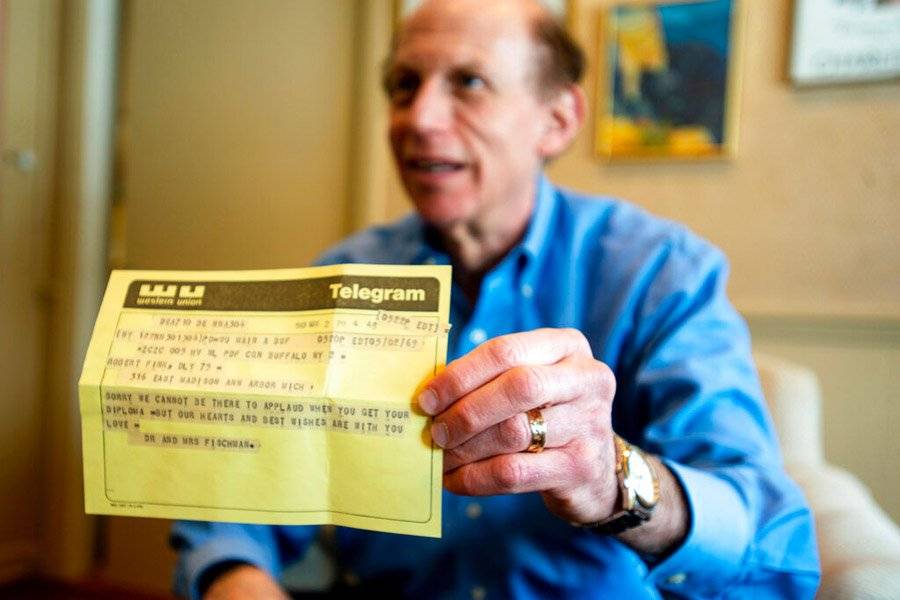 Robert Fink recibe telegrama 50 años después