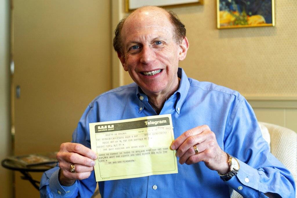 Robert Fink recibe telegrama 50 años después