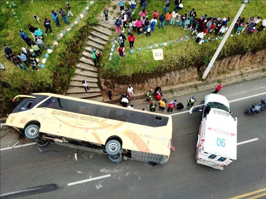 Bus de pasajeros se accidentó en Av. Pedro Vicente Maldonado