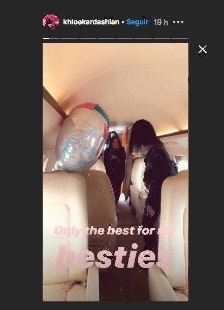 Khloé Kardashian celebra a sus amigas