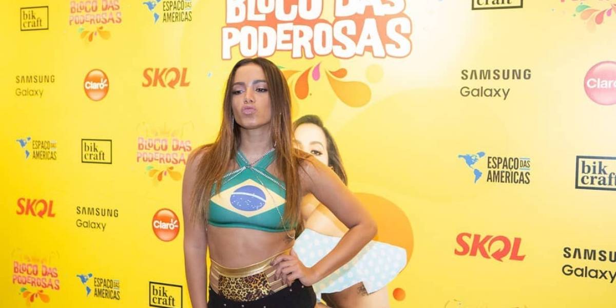 'Sou muito desapegada com essas coisas', diz Anitta sobre beijo em Neymar