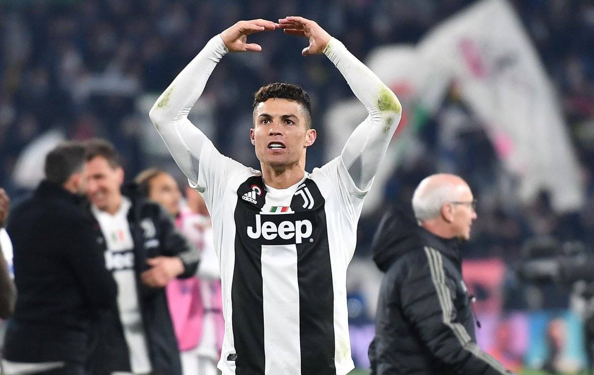 Cristiano Ronaldo de Juventus celebra la victoria de su equipo durante el partido de vuelta por los octavos de final de la Liga de Campeones de la UEFA entre Juventus FC y Club Atlético Madrid