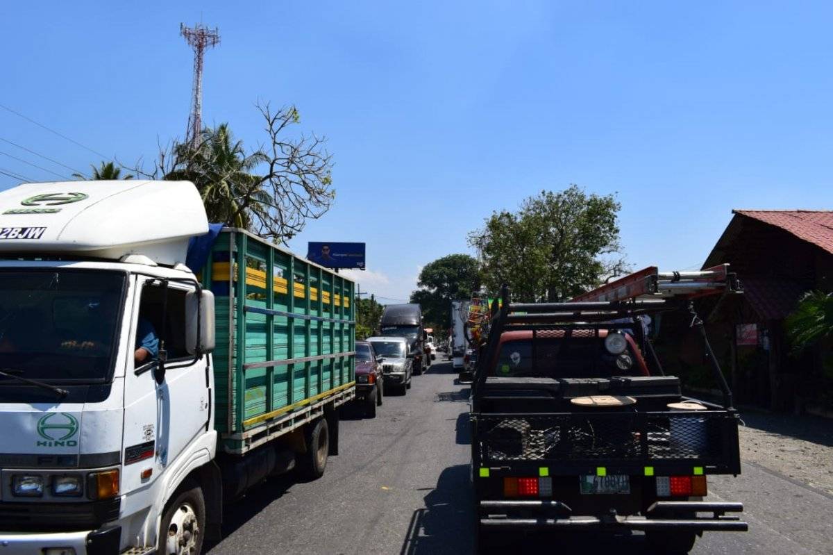 Largas filas de vehículos en Suchitepéquez
