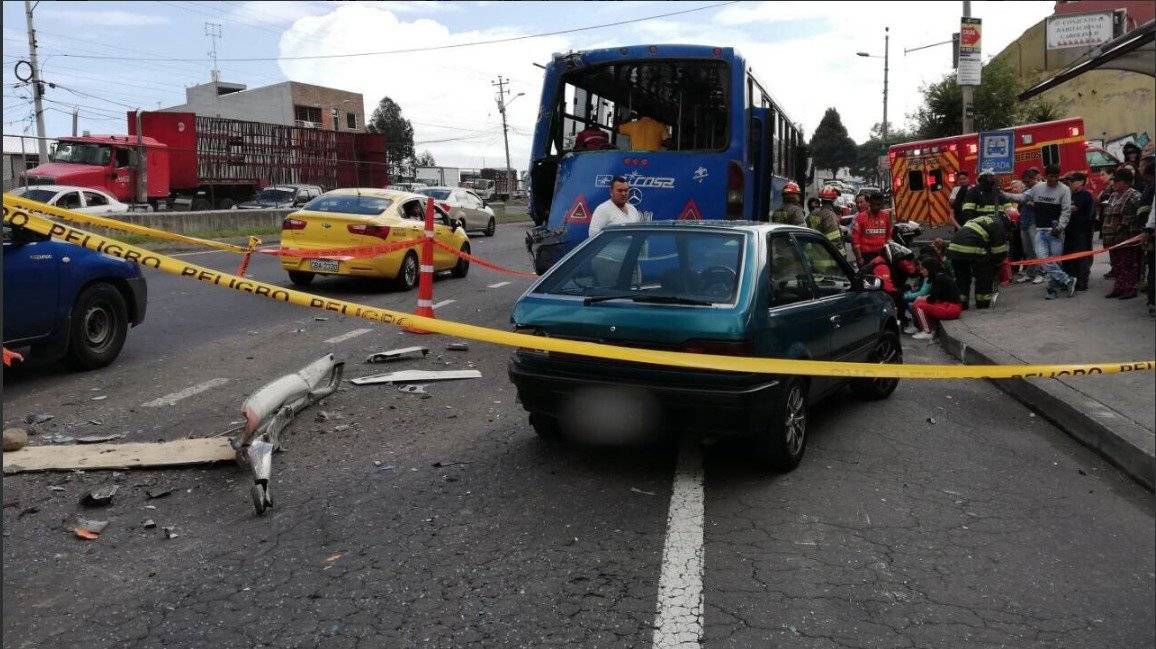Quito: 6 personas heridas tras accidente de tránsito