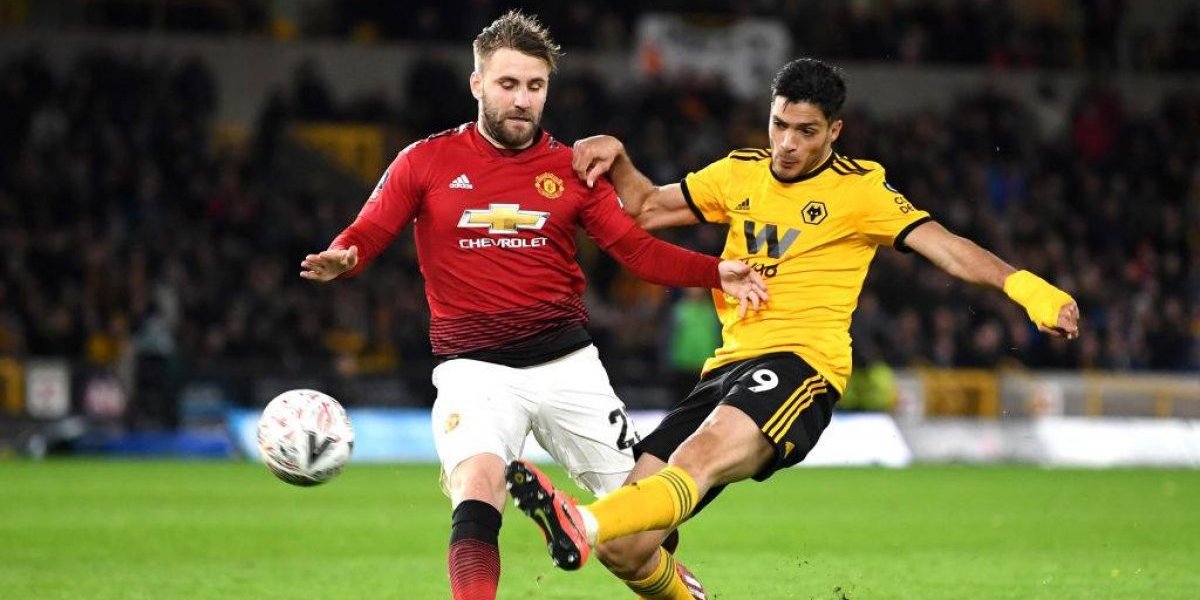 VIDEO Raúl Jiménez pone al Wolverhampton en semifinales de la FA Cup con golazo y asistencia