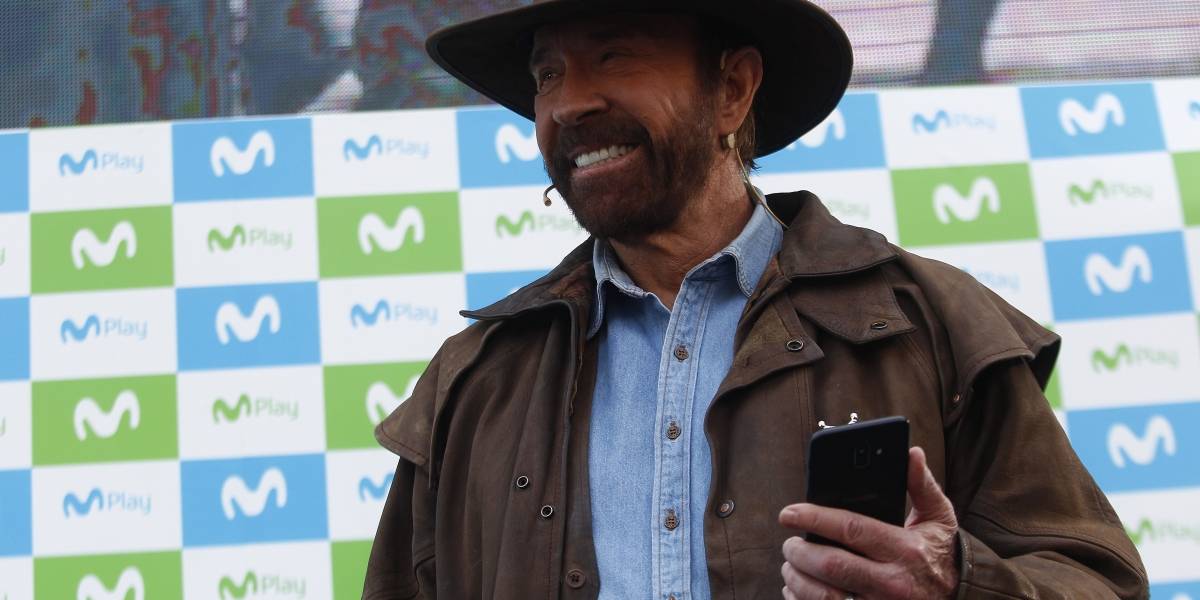 Chuck Norris vino a Chile a revivir viejas glorias y memes en campaña publicitaria
