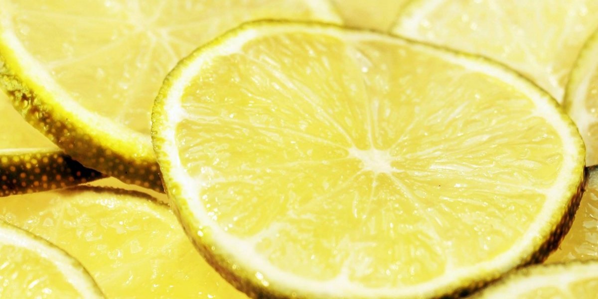 Limão congelado: conheça a técnica que promete mudar a forma de usar a fruta