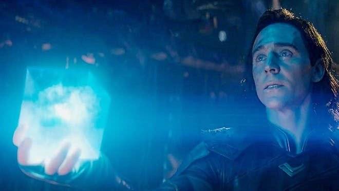 Loki entrega el Teseracto a Thanos en Avengers: Infinity War