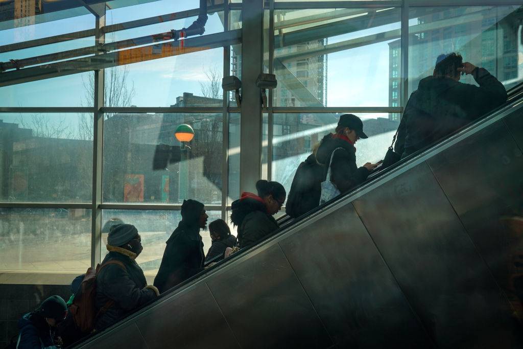 Estudio explica por qué no debemos subir caminando las escaleras mecánicas