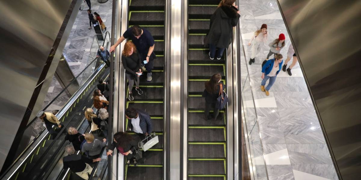 Estudio explica por qué no debemos subir caminando las escaleras mecánicas