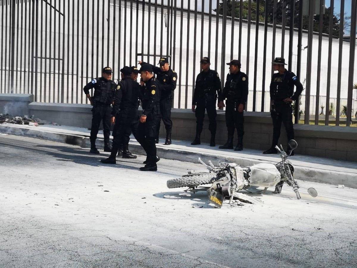 Vapulean a dos hombres en bulevar El Naranjo