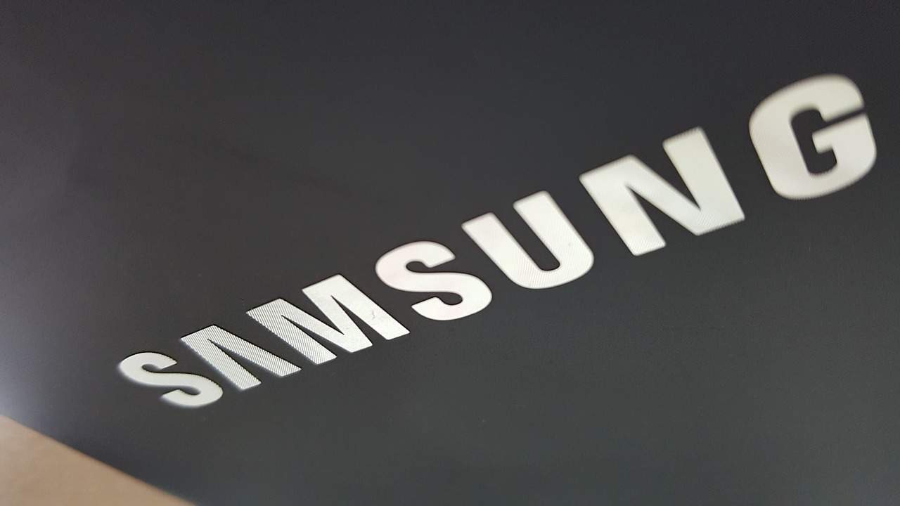 samsung logo Usuarios en Estados Unidos demandan a Samsung y Apple por riesgo de cáncer