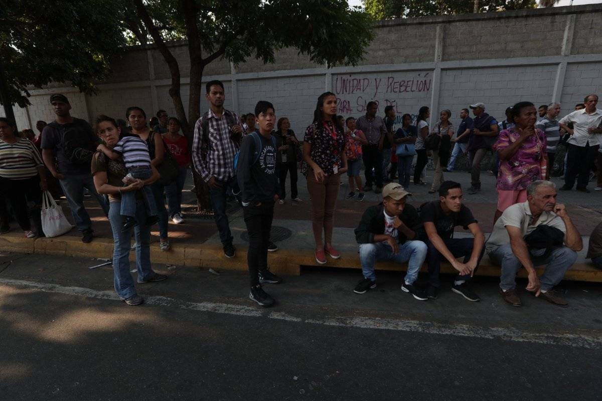 El ministro de Salud, Carlos Alvarado, dijo que "no se ha registrado ningún hecho grave que lamentar" en los hospitales, que dijo están provistos de plantas eléctricas para afrontar el segundo apagón masivo en menos de un mes.