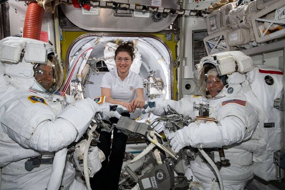 NASA canceló la caminata espacial de dos mujeres por problemas en sus trajes