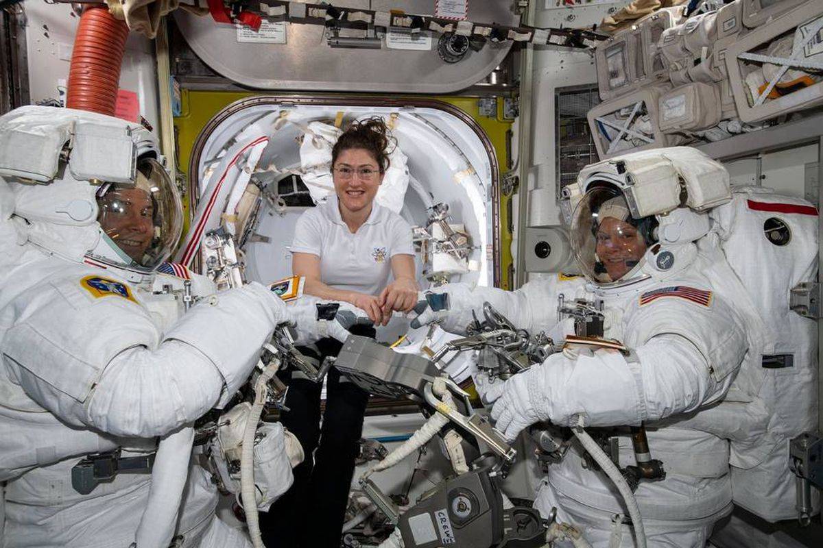 NASA canceló la caminata espacial de dos mujeres por problemas en sus trajes NASA canceló la caminata espacial de dos mujeres por problemas en sus trajes