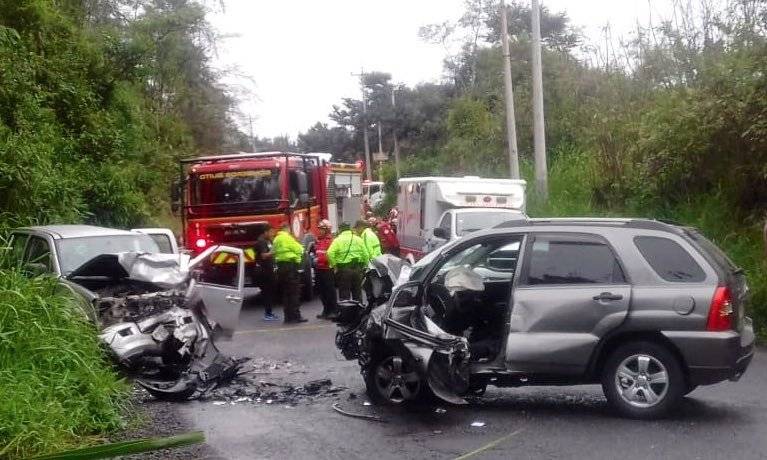 Tres heridos tras accidente en la vía Calacalí - La Independencia