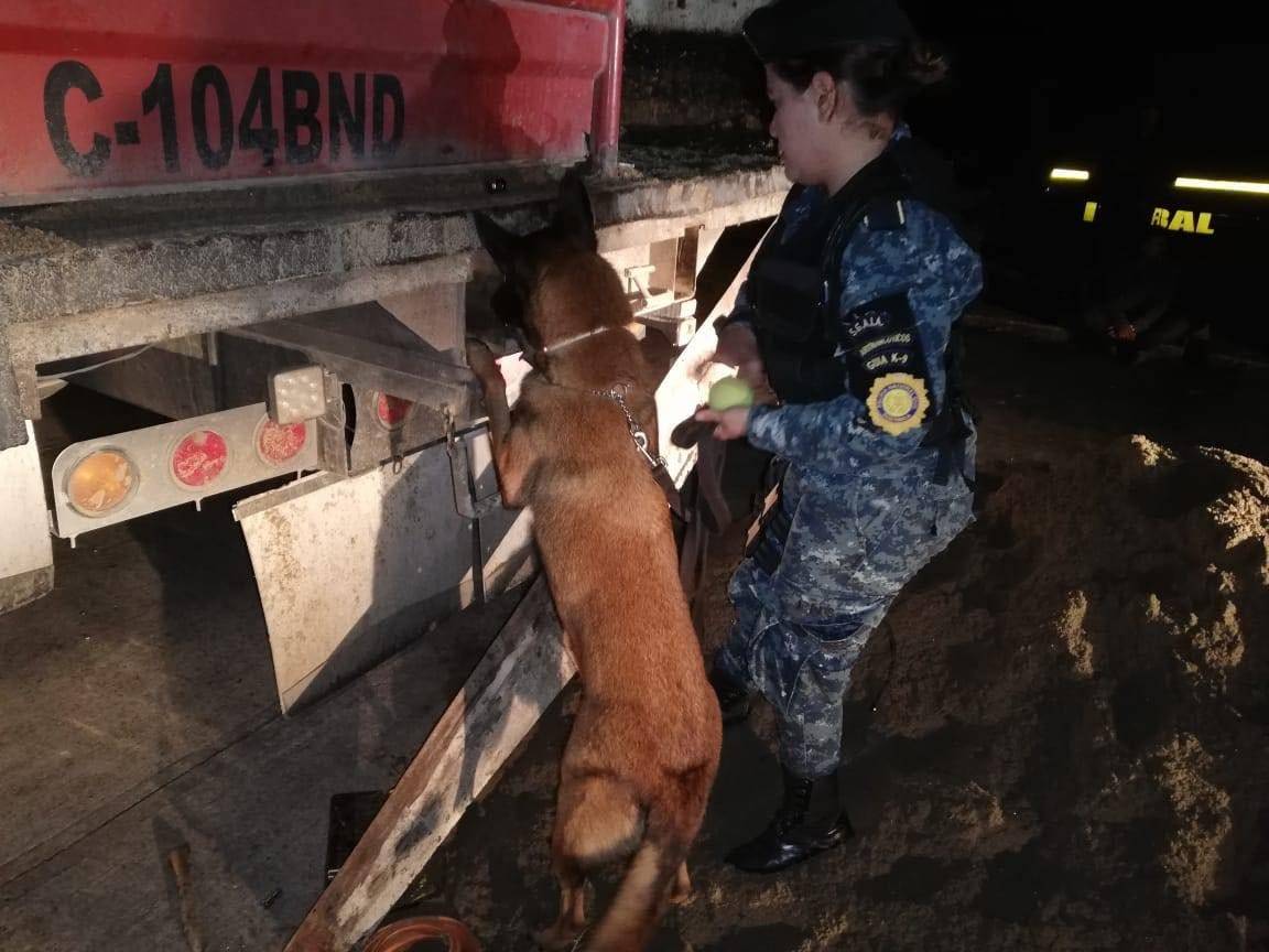 camión con droga localizado en Río Dulce