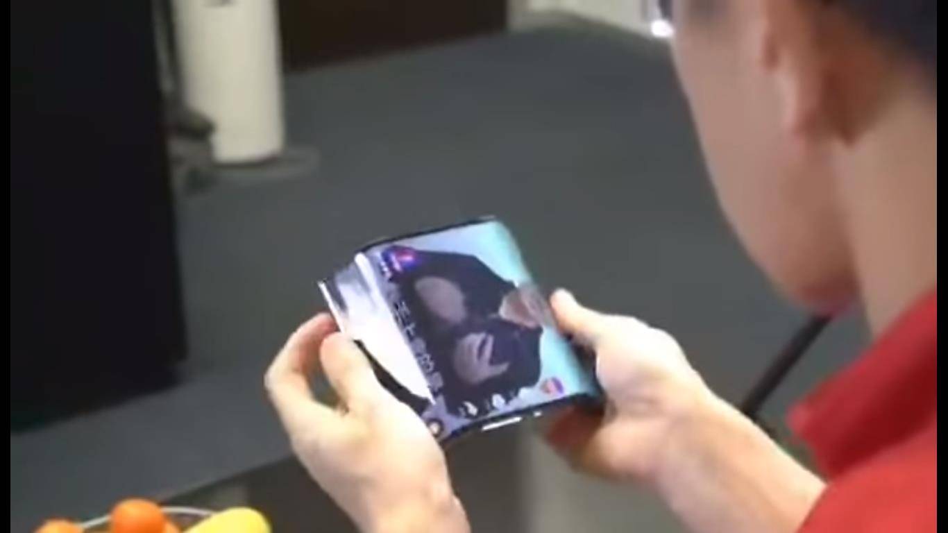 Xiaomi muestra en video su teléfono plegable dejando ver su notoria elasticidad Xiaomi muestra en video su teléfono plegable dejando ver su notoria elasticidad