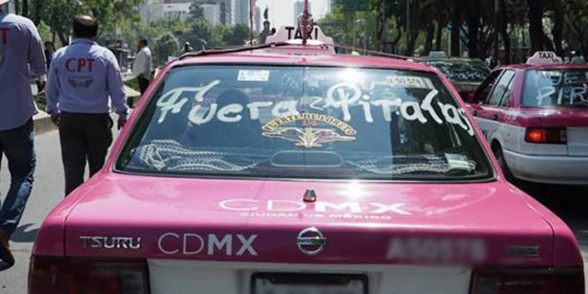 Taxistas en México quieren frenar todo el transito de la ciudad en forma de protesta