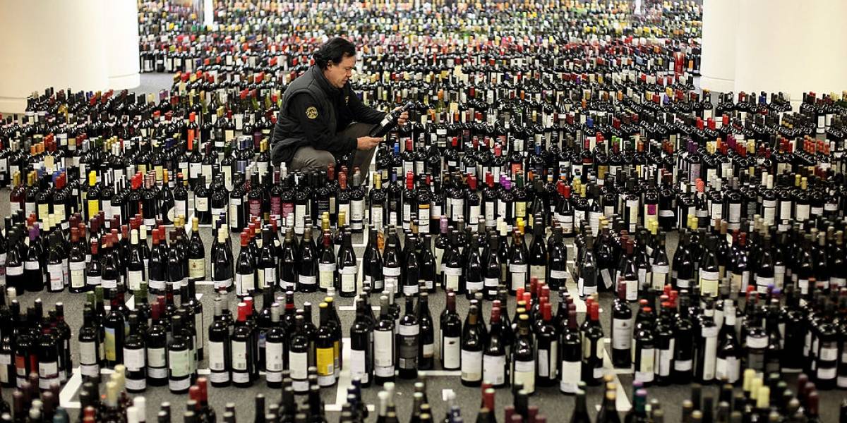 Riesgo de contraer cáncer es igual si fumas 10 cigarros a la semana que si tomas una botella de vino