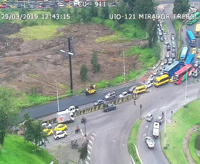 Tráfico en la avenida Velasco Ibarra