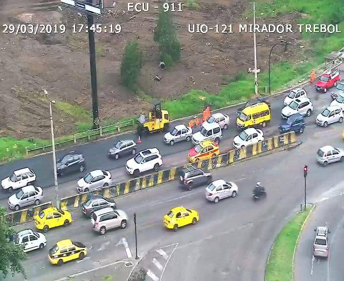 Carga vehicular pesada en el sector de El Trébol