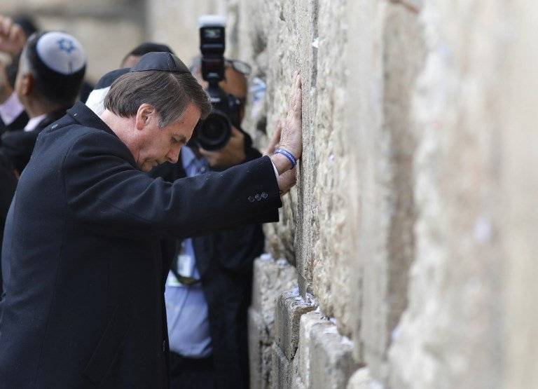 Jair Bolsonaro en el Muro de los Lamentos