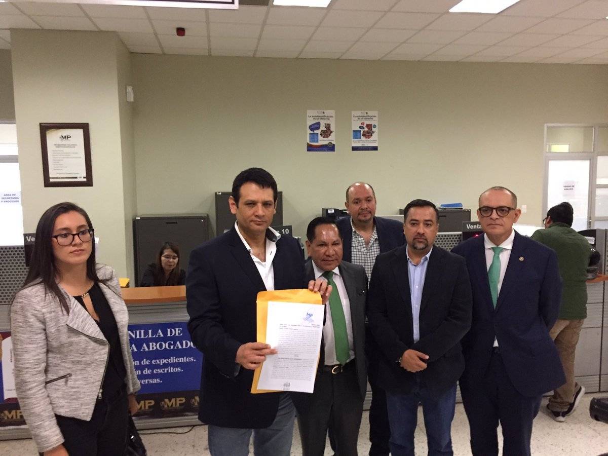 Diputados de la UNE presentan denuncia contra el jefe de la FECI
