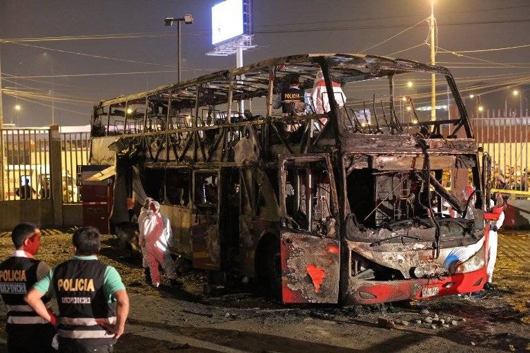 Incendio en bus en Perú