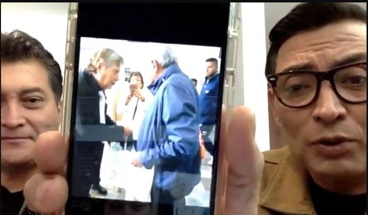 Joaquín Muñoz entrega carta a AMLO