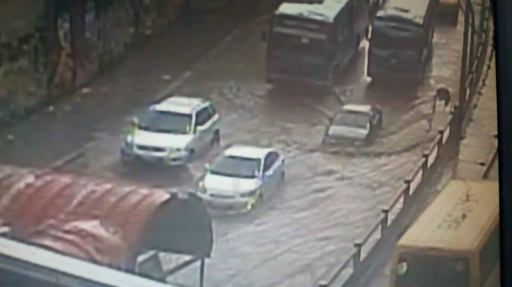 Acumulación de agua en Quito