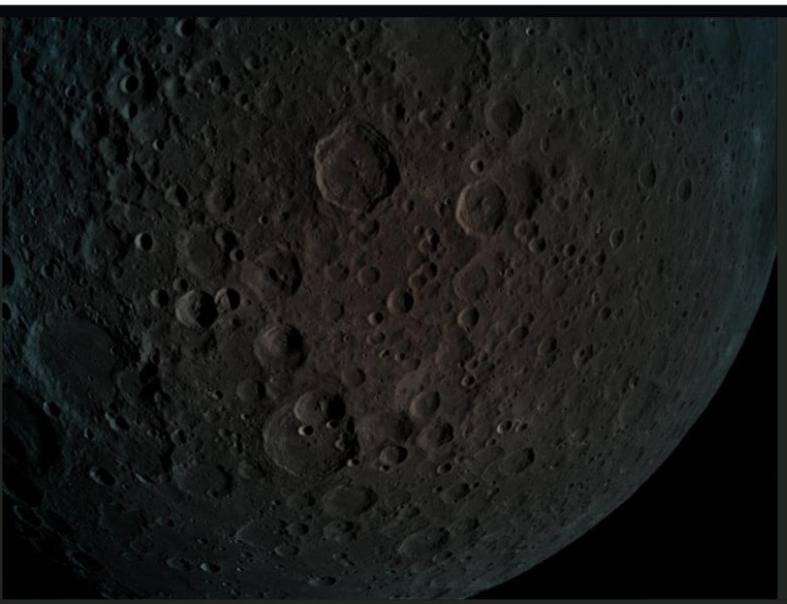 Expertos encuentran gigantesca masa la cual está enterrada debajo de la Luna Expertos encuentran gigantesca masa la cual está enterrada debajo de la Luna
