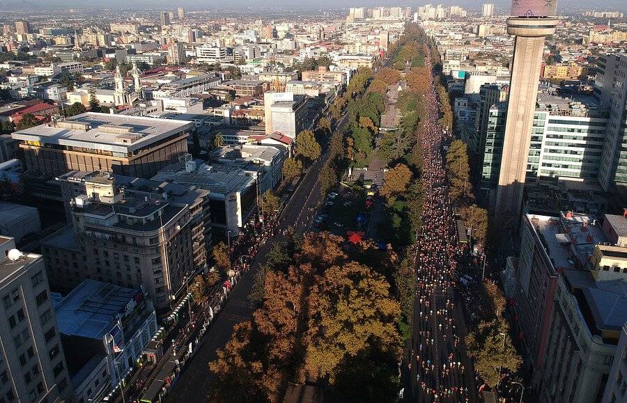 El Maratón de Santiago se tomó las principales calles de la capital / Foto: Photosport