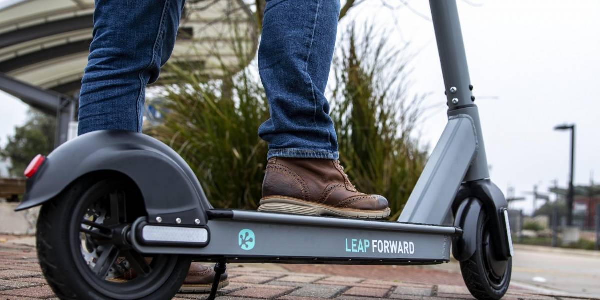 Chascarro con los nuevos scooters eléctricos de Valdivia: la gente se los llevó a sus casas