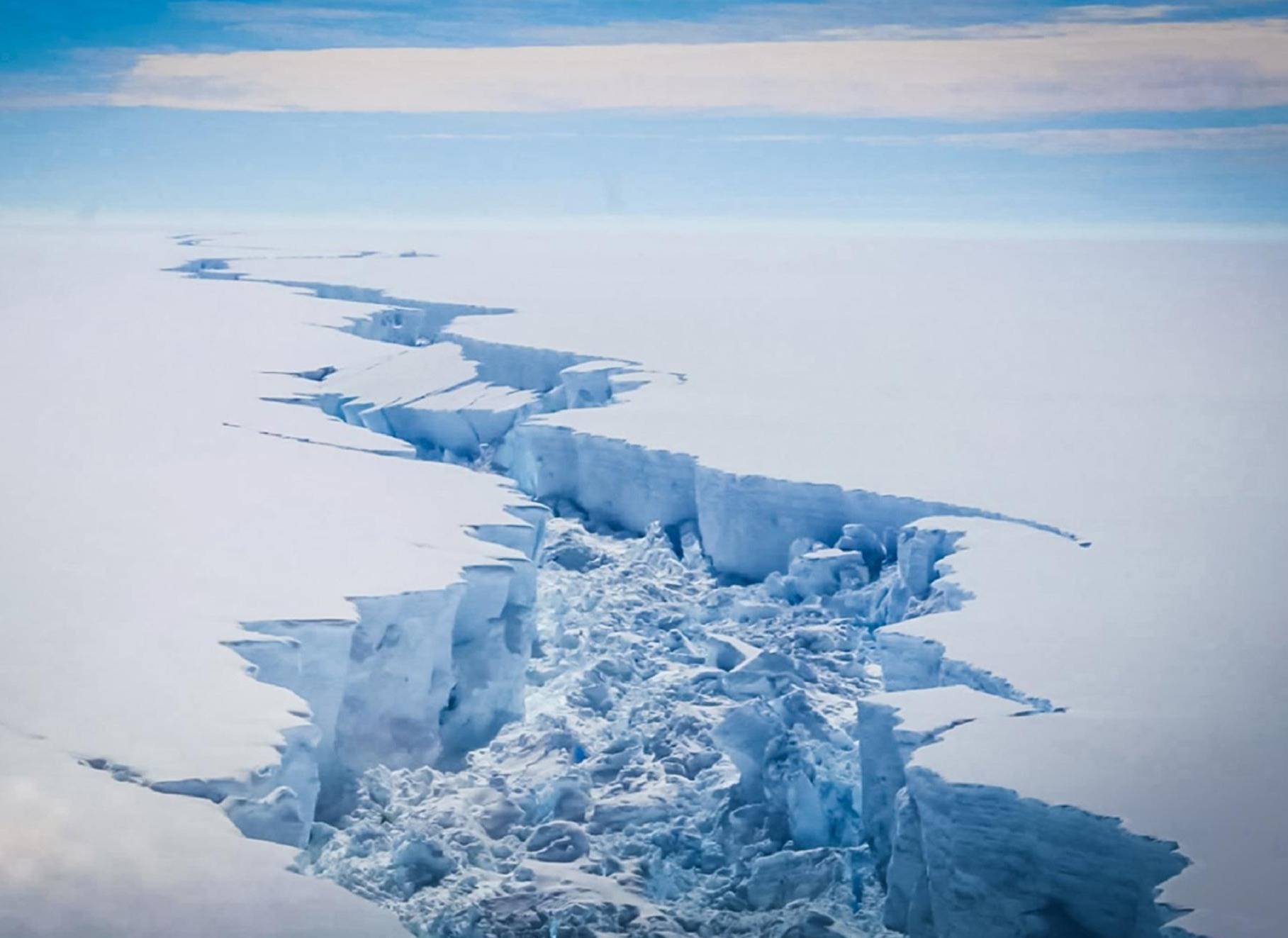 Excéntrico millonario quiere remolcar un iceberg desde la Antártida para combatir la sequía Excéntrico millonario quiere remolcar un iceberg desde la Antártida para combatir la sequía