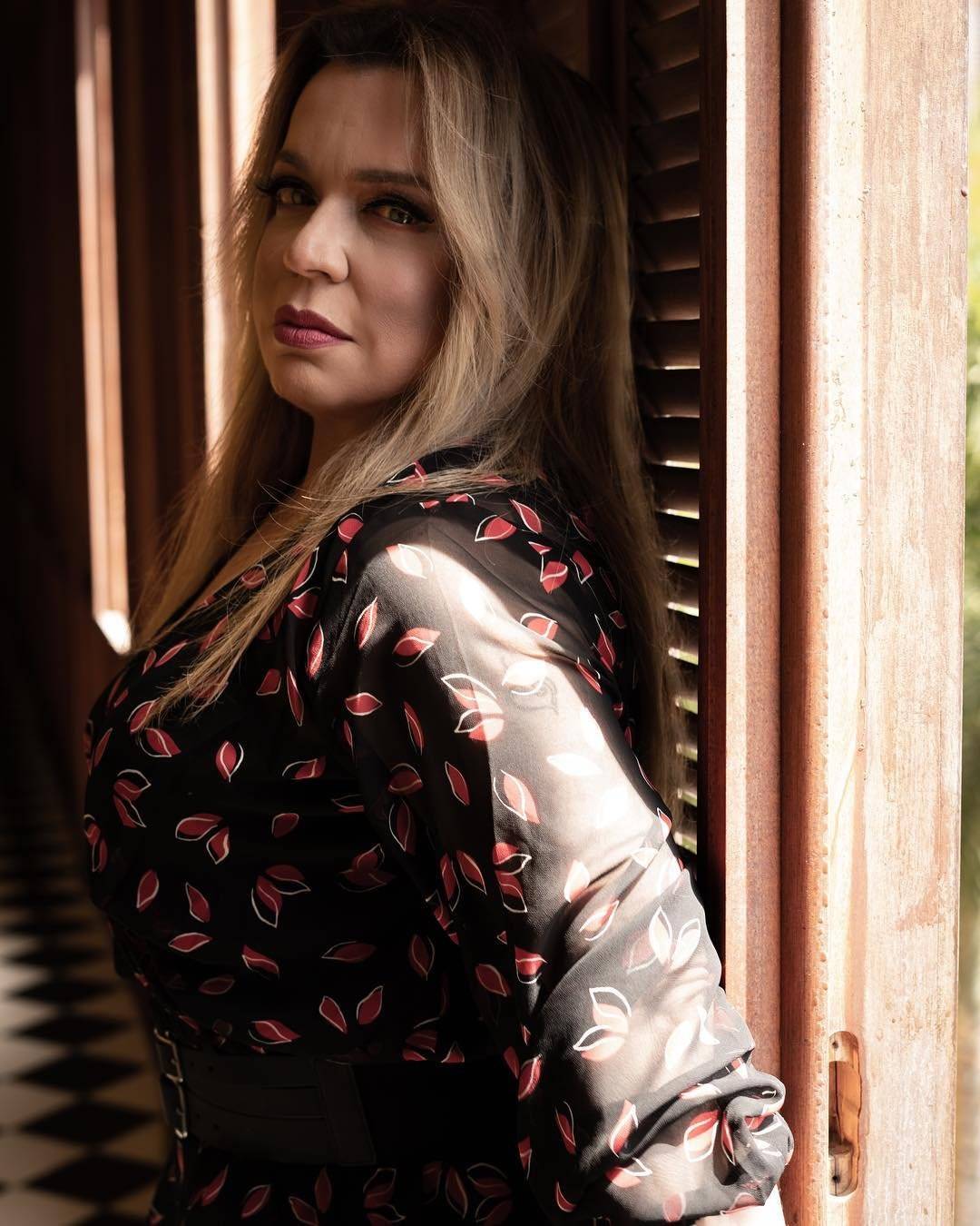 Ednita Nazario