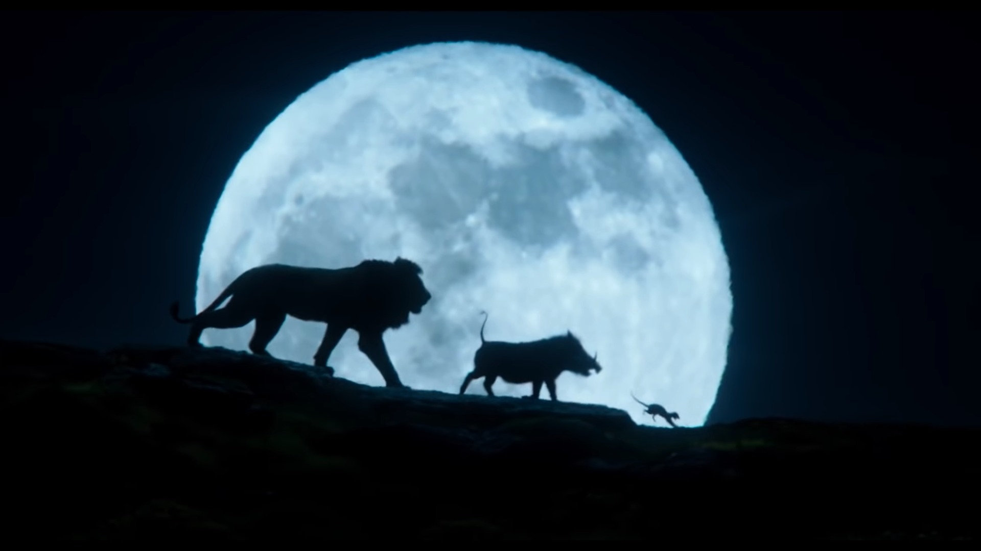 Timón y Pumba cantan "En la Jungla" en el espectacular último trailer de El Rey León Timón y Pumba cantan "En la Jungla" en el espectacular último trailer de El Rey León