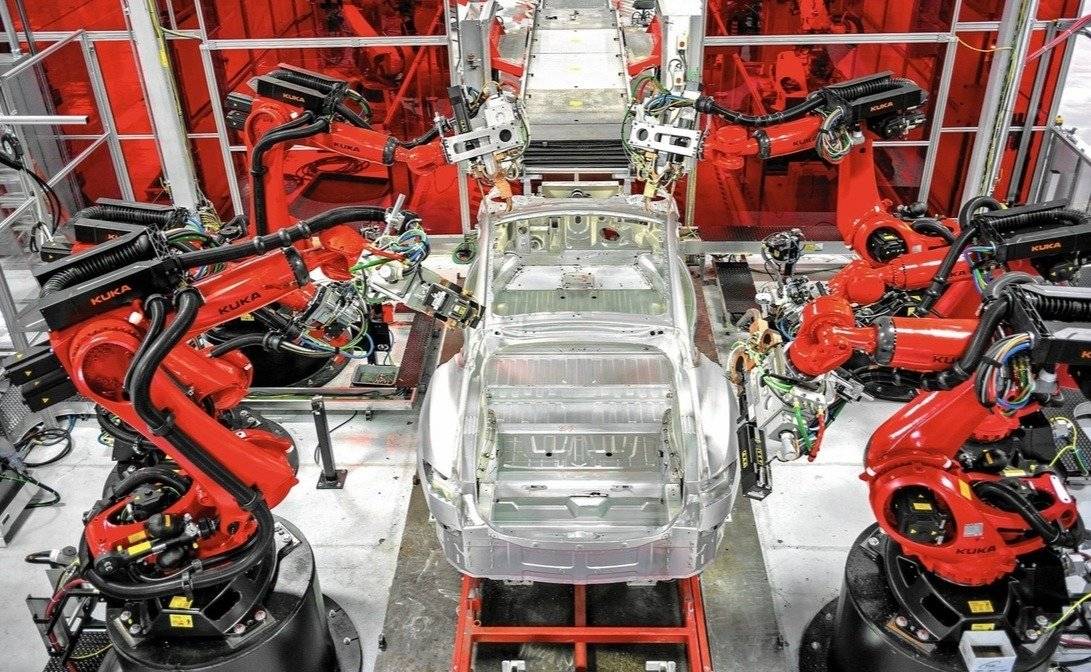 Un tesla explota en un estacionamiento en China causando controversia en el país