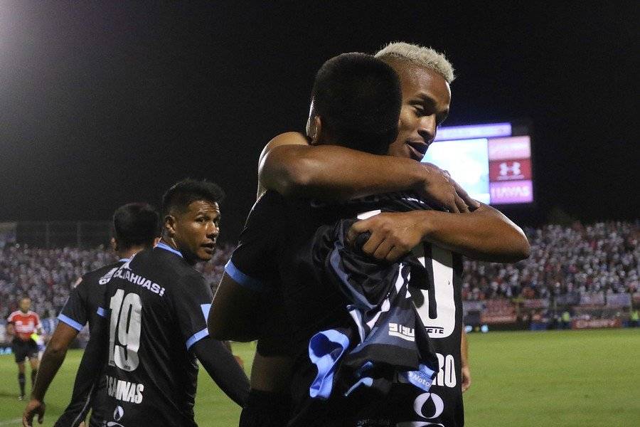 La UC perdió ante Iquique con el solitario gol de Edwuin Pernía / Foto: Agencia UNO