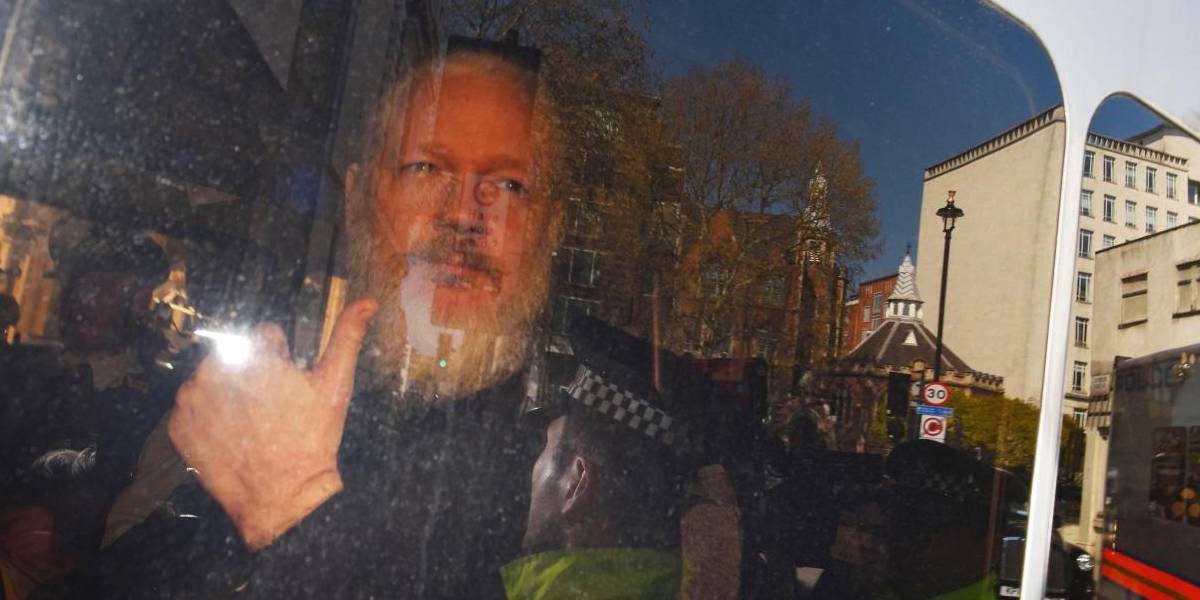 Estados Unidos acusa a Julian Assange y levanta cargos por hackeo y conspiración Estados Unidos acusa a Julian Assange y levanta cargos por hackeo y conspiración