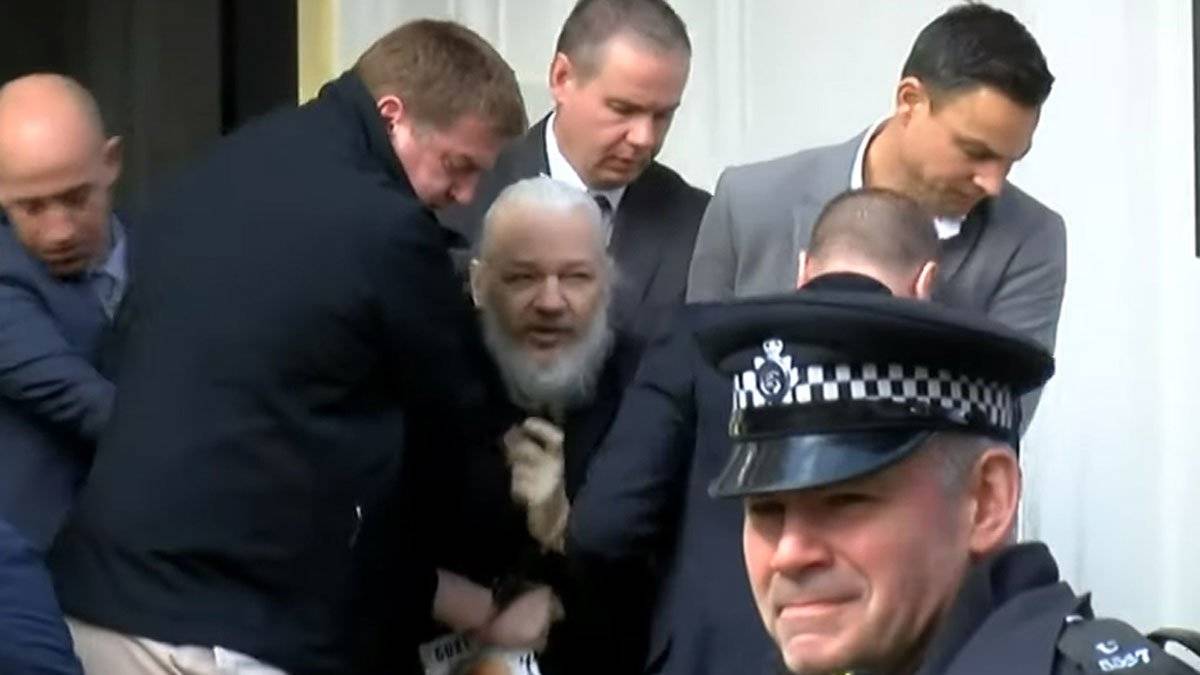 Video: Así fue le momento de arresto de Julian Assange